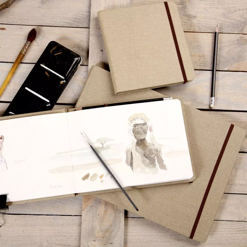 https://www.tintadlaplastykow.pl/gfx/groups/group_12267/t92_szkicownik_clairefontaine_goldline_travelbook.webp