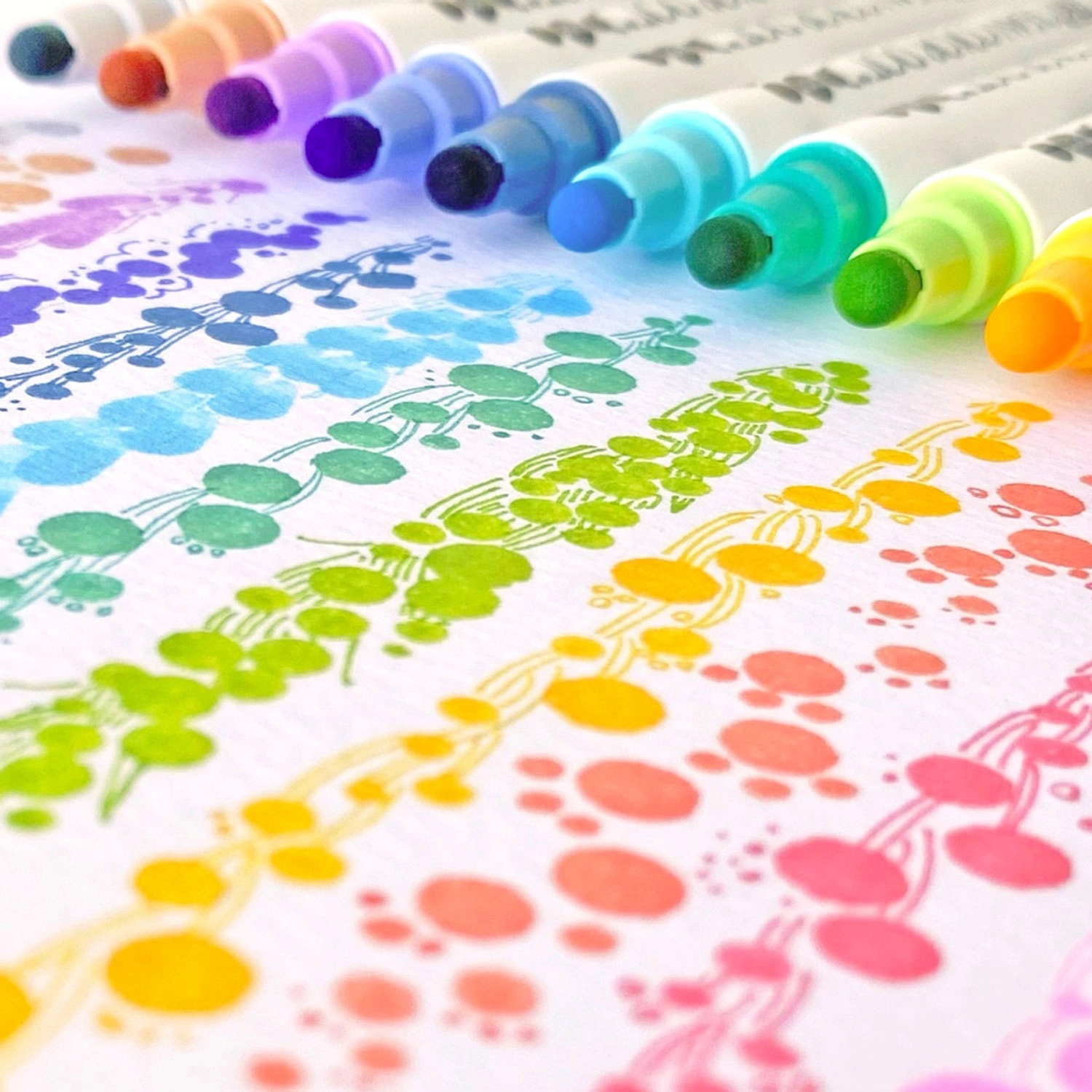 https://www.tintadlaplastykow.pl/gfx/groups/group_17462/t92_Pisak-Kuretake-Clean-Color-Dot-234.webp