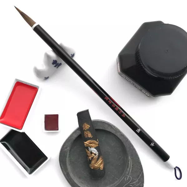 https://www.tintadlaplastykow.pl/gfx/groups/group_18240/t599_Pędzel-do-Kaligrafii-Kuretake-Suimei_l.webp
