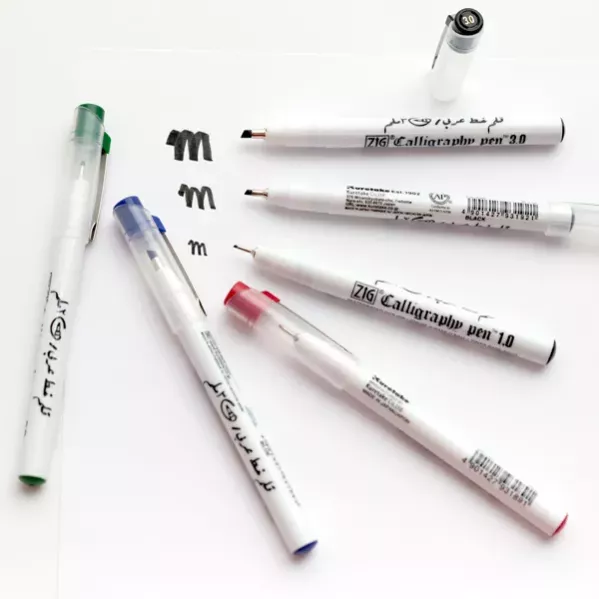 https://www.tintadlaplastykow.pl/gfx/groups/group_19211/t599_pisaki_do_kaligrafii_kuretake_zig_caligraphy_pen.webp
