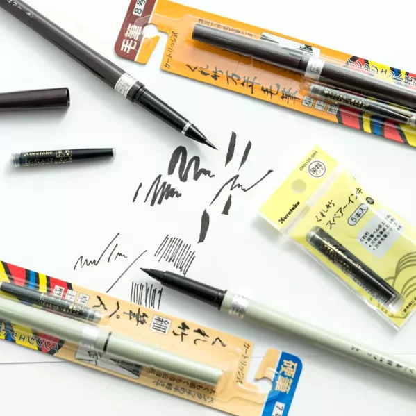 https://www.tintadlaplastykow.pl/gfx/groups/group_19263/t599_kuretake_brush_pens_7_8.webp