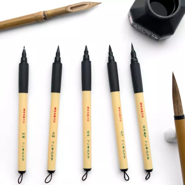 https://www.tintadlaplastykow.pl/gfx/groups/group_19268/t599_bimoji_kuretake_bimoji_fude_pen_pedzel_do_kaligrafi_pedzel_japonski_L2.webp