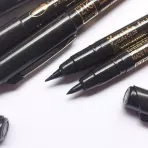 https://www.tintadlaplastykow.pl/gfx/groups/group_19272/t148_Brush-Pen-Kuretake-Mangaka-Flexible.webp