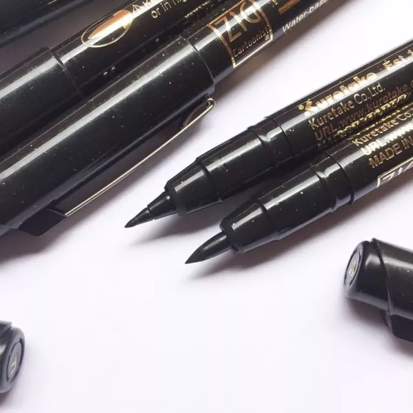 https://www.tintadlaplastykow.pl/gfx/groups/group_19272/t599_Brush-Pen-Kuretake-Mangaka-Flexible.webp