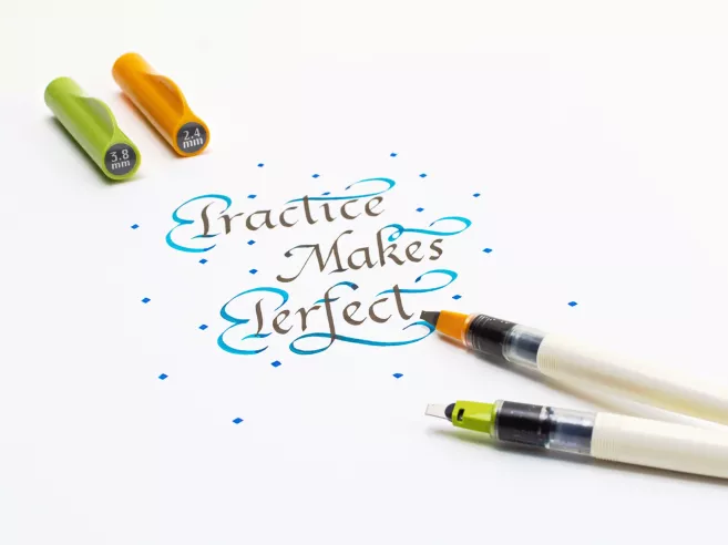 /gfx/groups/group_7733/carousel/4902505192395J1_PARALPENFPPIM__family_fountain_pens___60MM_mood_01.webp