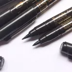 https://www.tintadlaplastykow.pl/gfx/groups/group_9658/t148_Brush-Pen-Kuretake-Mangaka-Flexible.webp