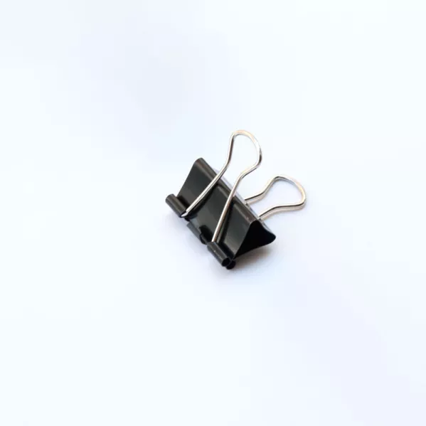 https://www.tintadlaplastykow.pl/gfx/photos/offer_104541/klipsy-czarne-32mm_2_2086751171133835.webp