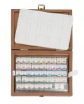 https://www.tintadlaplastykow.pl/gfx/photos/offer_1944387/farby-akwarelowe-schmincke-horadam-48-polkostek-wooden-box-74548_2_2026556106161734.webp