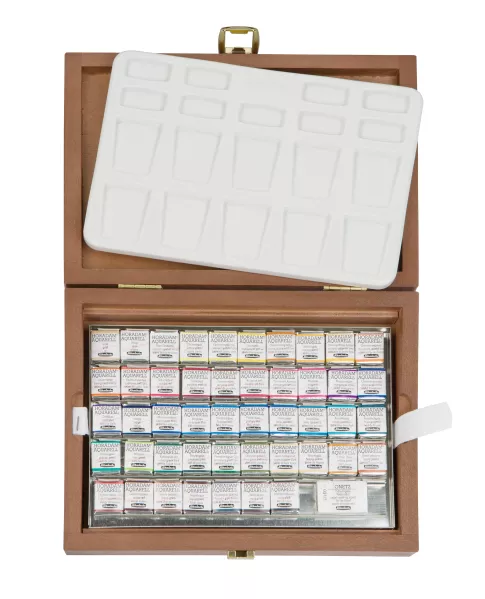 https://www.tintadlaplastykow.pl/gfx/photos/offer_1944387/farby-akwarelowe-schmincke-horadam-48-polkostek-wooden-box-74548_2_2026556106161734.webp
