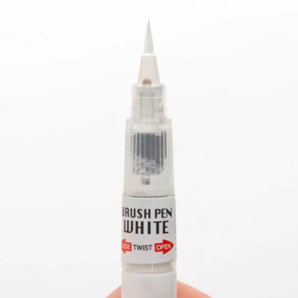 https://www.tintadlaplastykow.pl/gfx/photos/offer_41128959/brush-pen-kuretake-white-cnbw01s_3_1988836656124005.webp