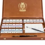 https://www.tintadlaplastykow.pl/gfx/photos/offer_44965214/farby-akwarelowe-schmincke-horadam-48-kostek-wooden-box-74348_5_869672693165049.webp