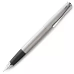 https://www.tintadlaplastykow.pl/gfx/photos/offer_45925670/pioro-lamy-studio-brushed-ef-067_4_1280161441125417.webp