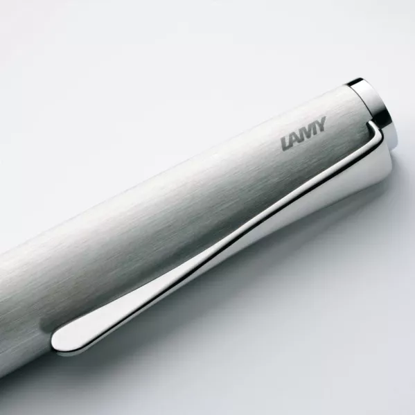 https://www.tintadlaplastykow.pl/gfx/photos/offer_45925670/pioro-lamy-studio-brushed-ef-067_2_2035784938124708.webp