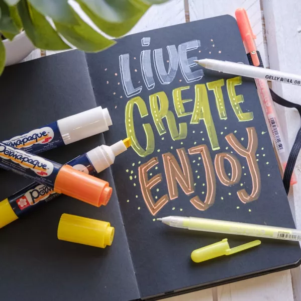 https://www.tintadlaplastykow.pl/gfx/photos/offer_47692971/szkicownik-sakura-sketchbook-note-140-gsm-13-x-21-cm-black-94141003_2_259995311115724.webp