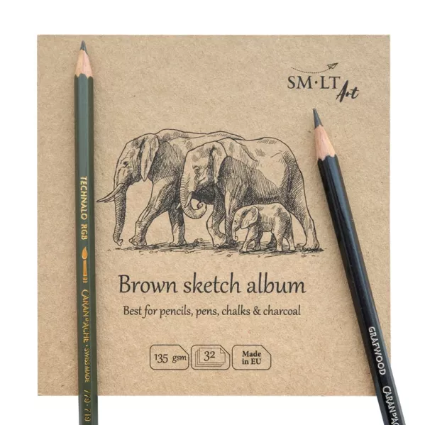 https://www.tintadlaplastykow.pl/gfx/photos/offer_48448337/szkicownik-smlt-sketchbook-natural-brown-135-gsm-28-ark-slonie-14-x-14-cm-fb32135ntb_2_1626108239115212.webp