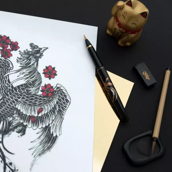 https://www.tintadlaplastykow.pl/gfx/photos/offer_51466729/brush-pen-kuretake-no-15-mannen-mouhitsu-makie-monogatari-zuichouhouou-du180315_2_115820667133658.webp