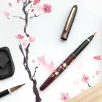 https://www.tintadlaplastykow.pl/gfx/photos/offer_51466730/brush-pen-kuretake-no-15-mannen-mouhitsu-makie-monogatari-edazakura-du181215_5_2096421710104348.webp