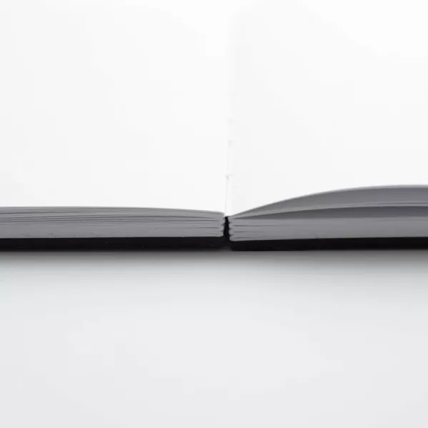 https://www.tintadlaplastykow.pl/gfx/photos/offer_53387222/szkicownik-smlt-stonebook-150-gsm-195-x-195-cm-64-ark-absolute-white-fb64150_4_1466298412114343.webp