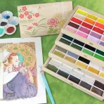 https://www.tintadlaplastykow.pl/gfx/photos/offer_63013327/farby-kuretake-gansai-tambi-100-color-set-wooden-box-mc20100wd_5_1970620132111136.webp