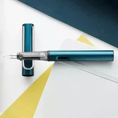 https://www.tintadlaplastykow.pl/gfx/photos/offer_63892389/pioro-wieczne-lamy-alstar-petrol-m_2_881733470153113.webp