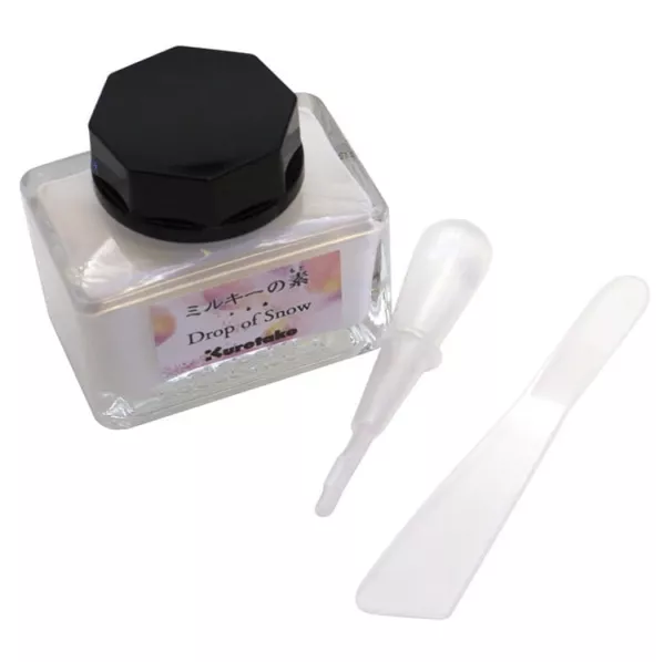 https://www.tintadlaplastykow.pl/gfx/photos/offer_68073283/medium-do-atramentu-kuretake-drop-of-snow-white-20-g-ecf072003eu1_5_1868447303200706.webp
