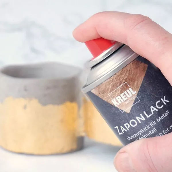 https://www.tintadlaplastykow.pl/gfx/photos/offer_69678849/lakier-do-zlocen-w-sprayu-kreul-zaponlack-varnish-for-metal-and-precious-metal-400-ml-840400_3_592679852094058.webp