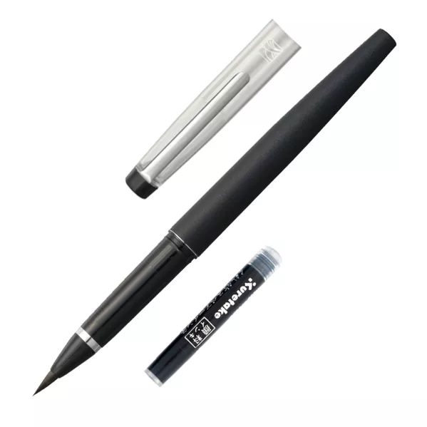 https://www.tintadlaplastykow.pl/gfx/photos/offer_69684532/brush-pen-kuretake-mannen-mouhitsu-fountain-black-body-dt1201_2_1055585330142008.webp