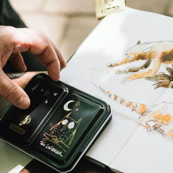 https://www.tintadlaplastykow.pl/gfx/photos/offer_69687635/farby-akwarelowe-schmincke-horadam-aquarell-exclusive-felix-scheinberger-set-12-half-pans-746691_10_182817323190151.webp