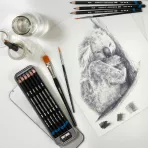 https://www.tintadlaplastykow.pl/gfx/photos/offer_82417/oloacutewek-derwent-sketching-watersoluble-4b-34342_3_527572749145212.webp